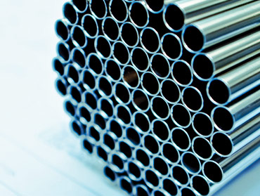 Small diameter metal tubes in steel, nickel, titanium and zirconium